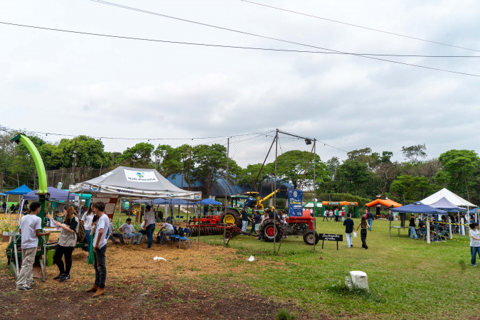 Alunos de colégio agrícola apresentam 35 projetos de soluções para o agronegócio