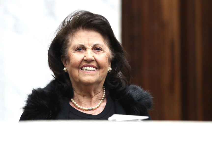 Bastante emocionada e com um radiante sorriso, Flora Madalosso Bertolli, 84 anos – carinhosamente chamada de Dona Flora, agradeceu a honraria, expressando profunda gratidão pela concessão do título.