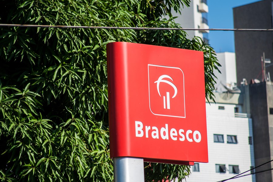 Bradesco (BBDC4) tem lucro recorrente de R$ 5,22 bi no 3º tri, alta anual de 13,1%