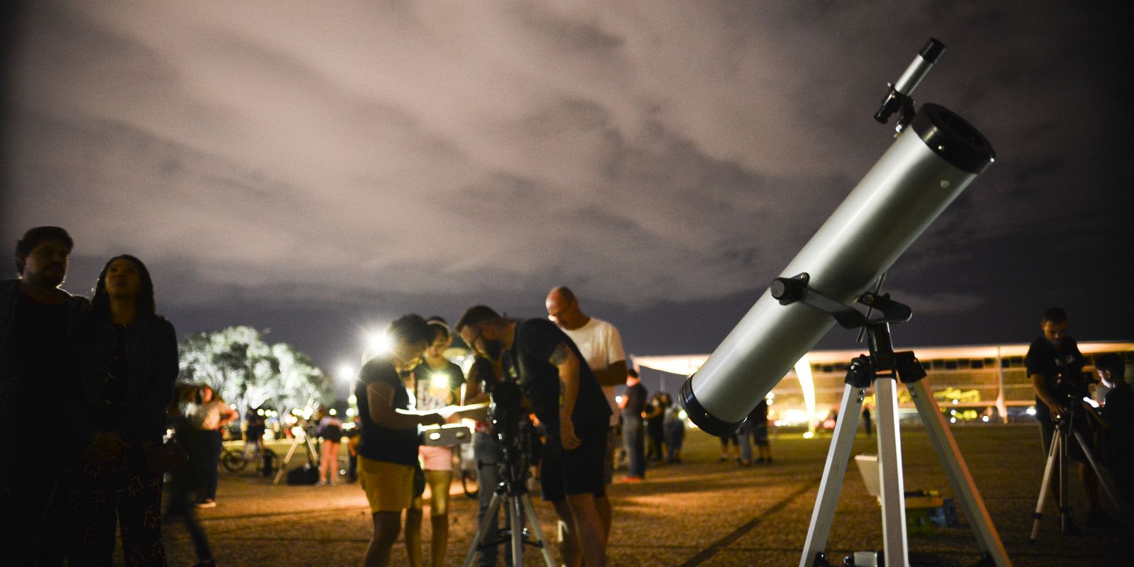 Cometa que passará perto da Terra poderá ser visto no Brasil