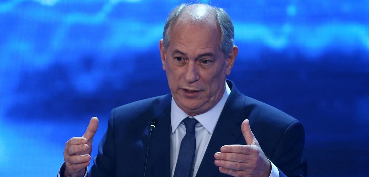 Deputados do PDT pressionam por expulsão de Ciro Gomes do partido