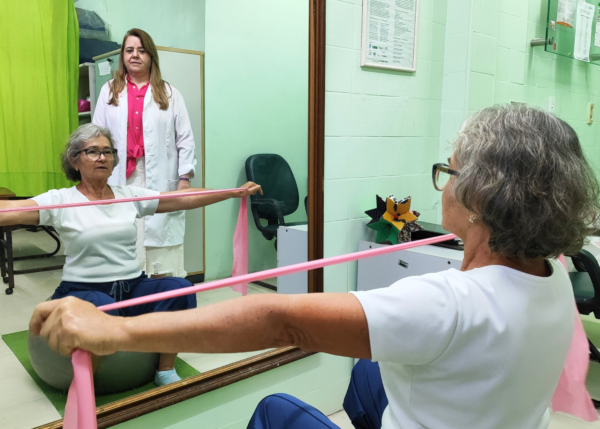 Dia do fisioterapeuta: profissionais da Rede Sesa promovem bem-estar e independência de pacientes