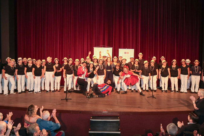 Evento do Estado para celebrar população idosa reúne mais de 400 pessoas no Teatro Guaíra