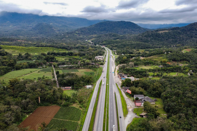 Governo do Paraná lança edital de estudo para implantar novas rodovias no Litoral