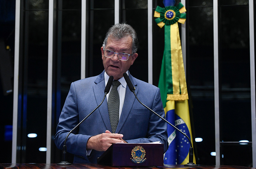 Em discurso, à tribuna, senador Laércio Oliveira (PP-SE).