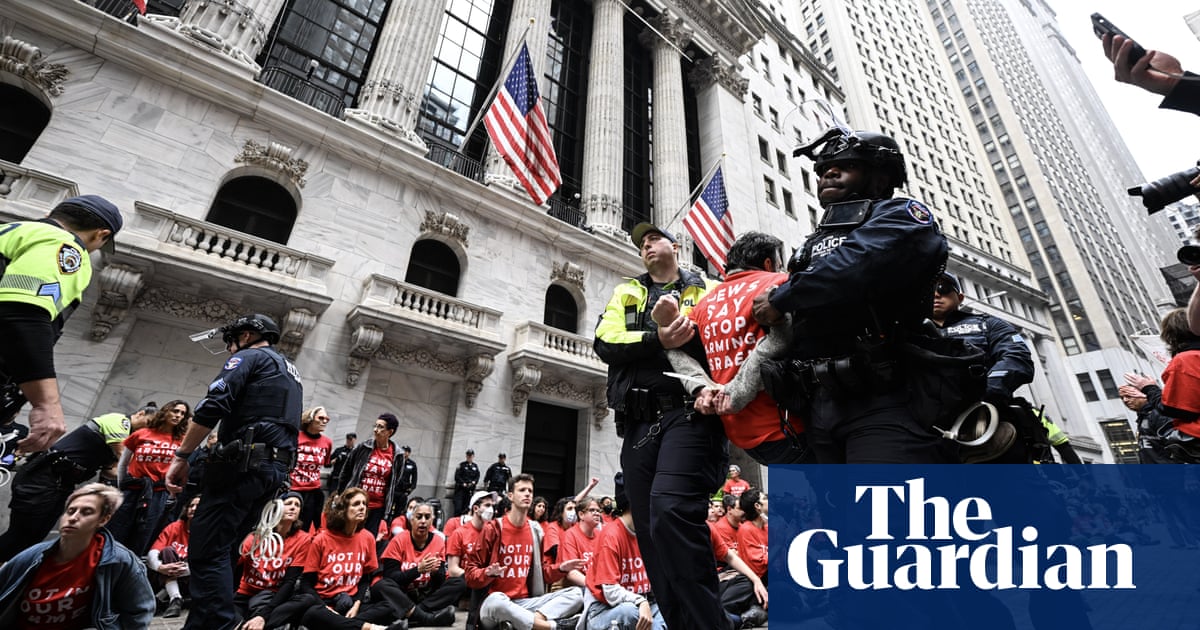 Polícia prende manifestantes pró-Palestina fora da Bolsa de Valores de Nova York | Nova Iorque