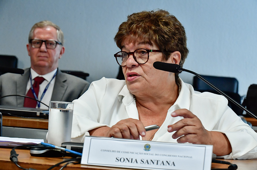 Em pronunciamento, à bancada, representante das categorias profissionais de cinema e vídeo, Sonia Santana.