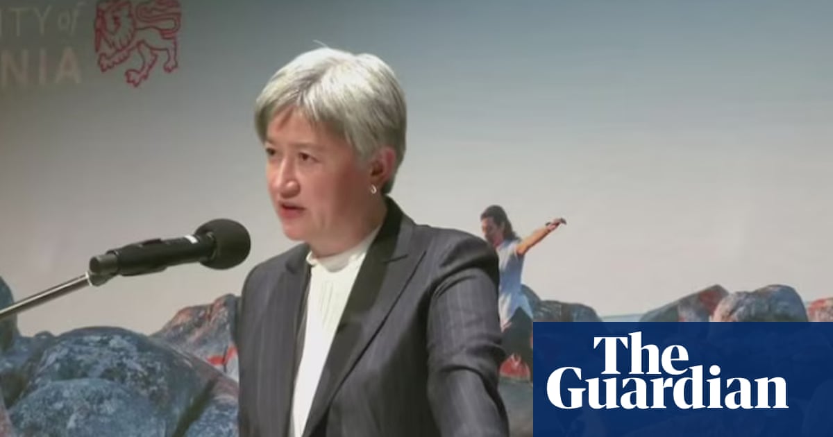 'Sangue nas mãos': Penny Wong é questionada por defensores pró-Palestina enquanto faz discurso humanitário na universidade | Penny Wong