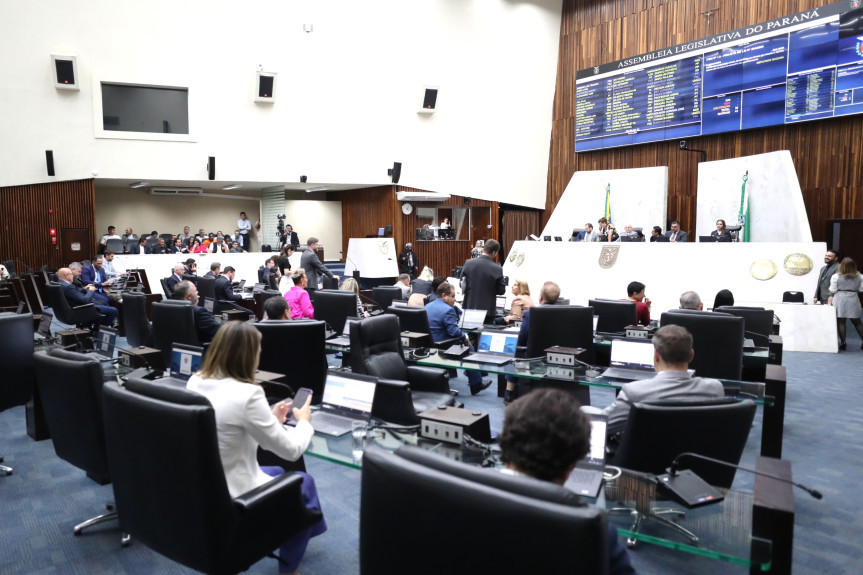 Nesta terça-feira (12) foram realizadas duas sessões plenárias.