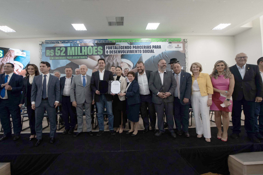 Anúncio do repasse foi feito na manhã desta segunda-feira (25), em evento no Palácio Iguaçu.