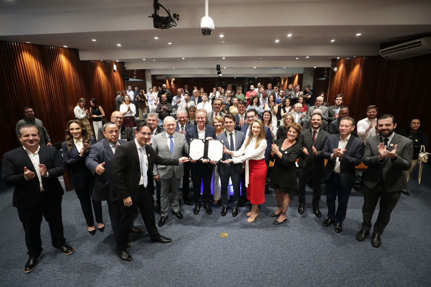 Evento da assinatura do protocolo ocorreu na manhã desta segunda-feira (25), no Plenarinho da Casa.