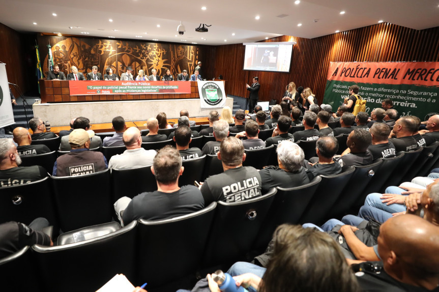 Debate lotou o Plenarinho da Assembleia na manhã desta segunda-feira (11).