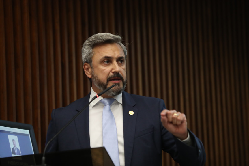 O deputado estadual Fabio Oliveira, presidente da Comissão de Ciência, Tecnologia e Ensino Superior da Assembleia Legislativa do Paraná, protocolou, em 28 de outubro de 2024, um requerimento solicitando informações à UEL após a repercussão do caso.