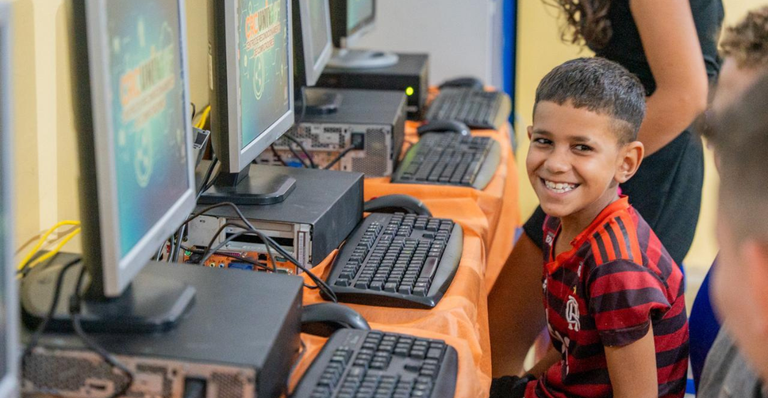 BNDES aprova R$ 56,7 mi para conexão à internet de 500 mil alunos de escolas públicas do Norte e Nordeste — Agência Gov