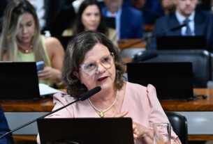 Em pronunciamento, à bancada, senadora Teresa Leitão (PT-PE).