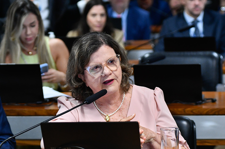 Em pronunciamento, à bancada, senadora Teresa Leitão (PT-PE).