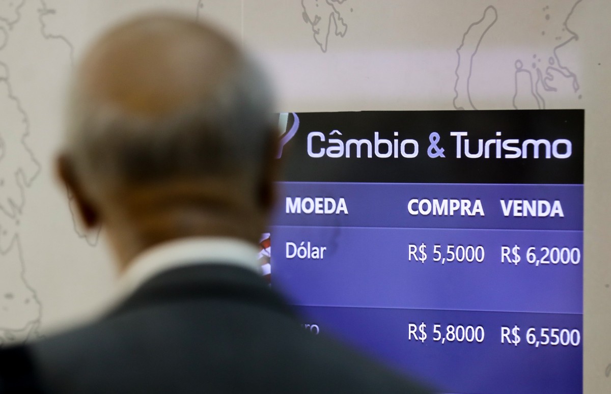 Dólar turismo já é vendido a R$ 6,50 em casas de câmbio