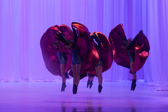 Escola de Dança Teatro Guaíra apresenta o espetáculo “Crisálida” na sexta-feira