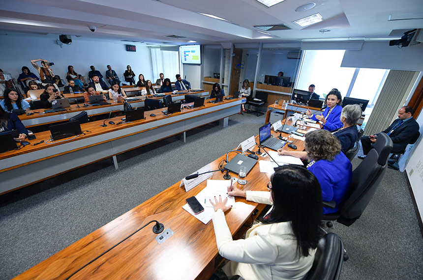 Especialistas defendem maior taxação para cigarro, bebidas e ultraprocessados — Senado Notícias