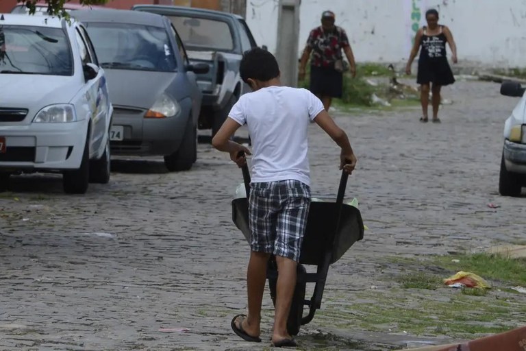 Estudo aponta redução de 14,6% no trabalho infantil no Brasil em 2023 — Agência Gov