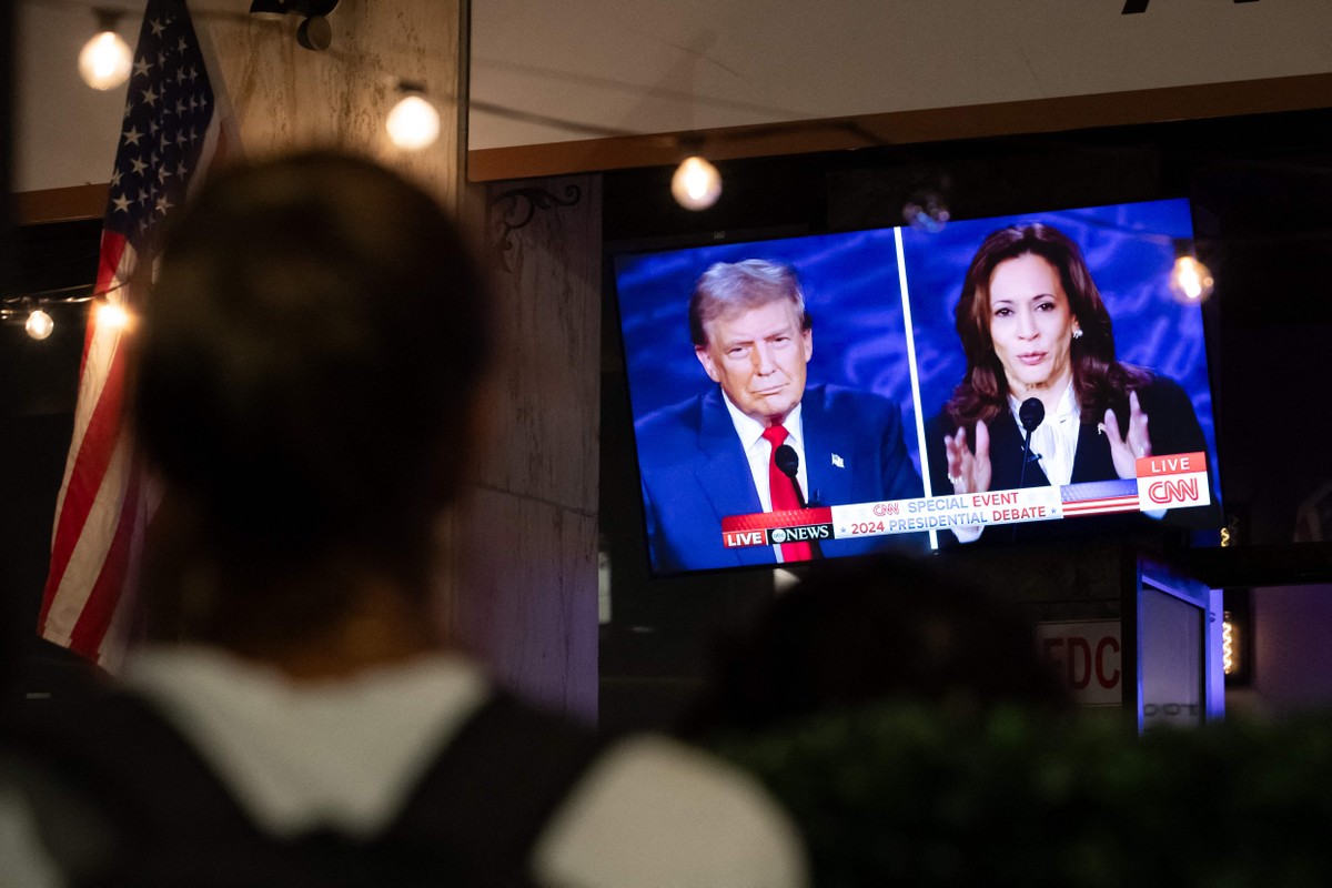 Kamala e Trump têm disputa acirrada em estados decisivos, revelam novas pesquisas