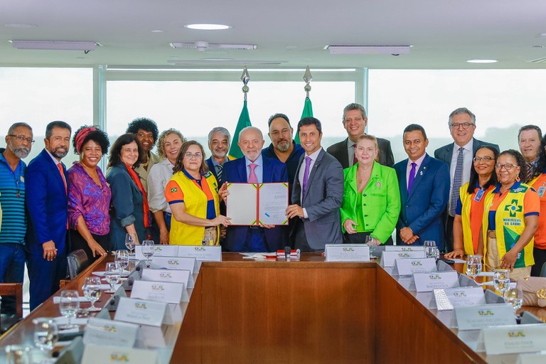 Lula sanciona lei de custeio de despesas de locomoção para agentes de Saúde — Agência Gov