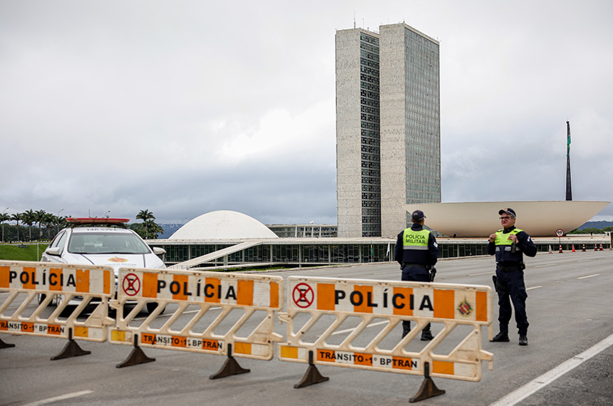 Pacheco e senadores condenam violência e defendem democracia — Senado Notícias