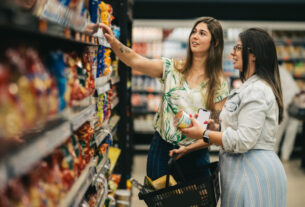 Paranaenses planejam destinar 13º salário para poupança e pagamento de dívidas | ASN Paraná