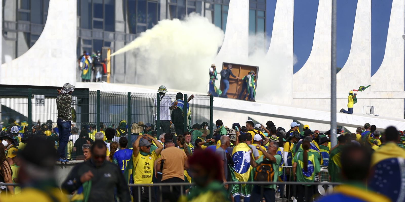 Plano golpista levou a atos do 8 de janeiro e atentado a bomba, diz PF