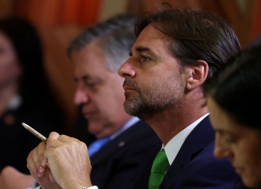 Presidente Luis Lacalle Pou vota em eleição presidencial no Uruguai