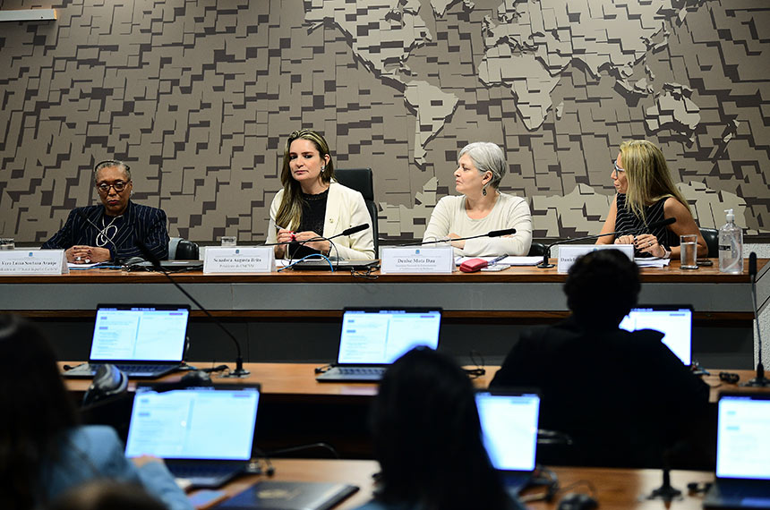 Representatividade feminina é essencial para coibir violência de gênero, indica debate — Senado Notícias