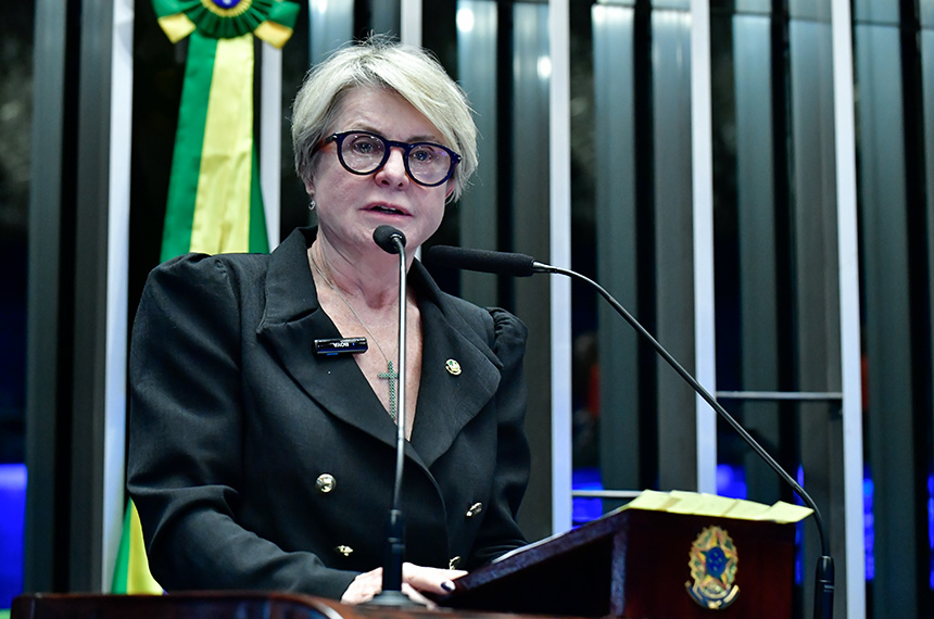 À tribuna, em discurso, senadora Margareth Buzetti (PSD-MT).