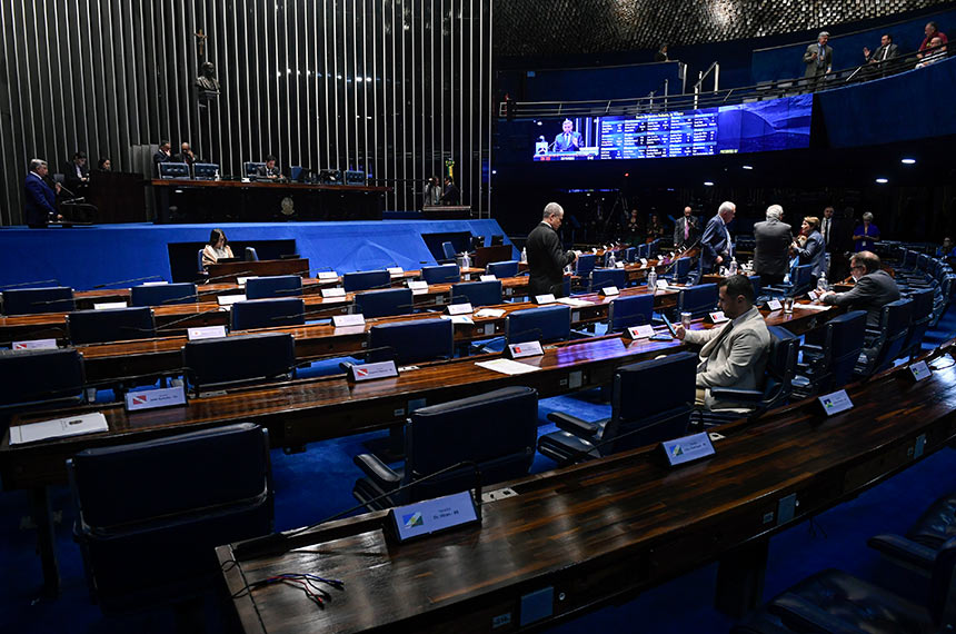 À mesa, 2º vice-presidente do Senado Federal, senador Rodrigo Cunha (Podemos-AL).