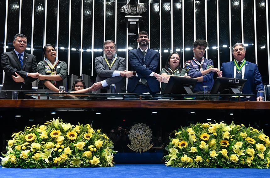 Sessão pelos 100 anos da União dos Escoteiros do Brasil destaca formação — Senado Notícias