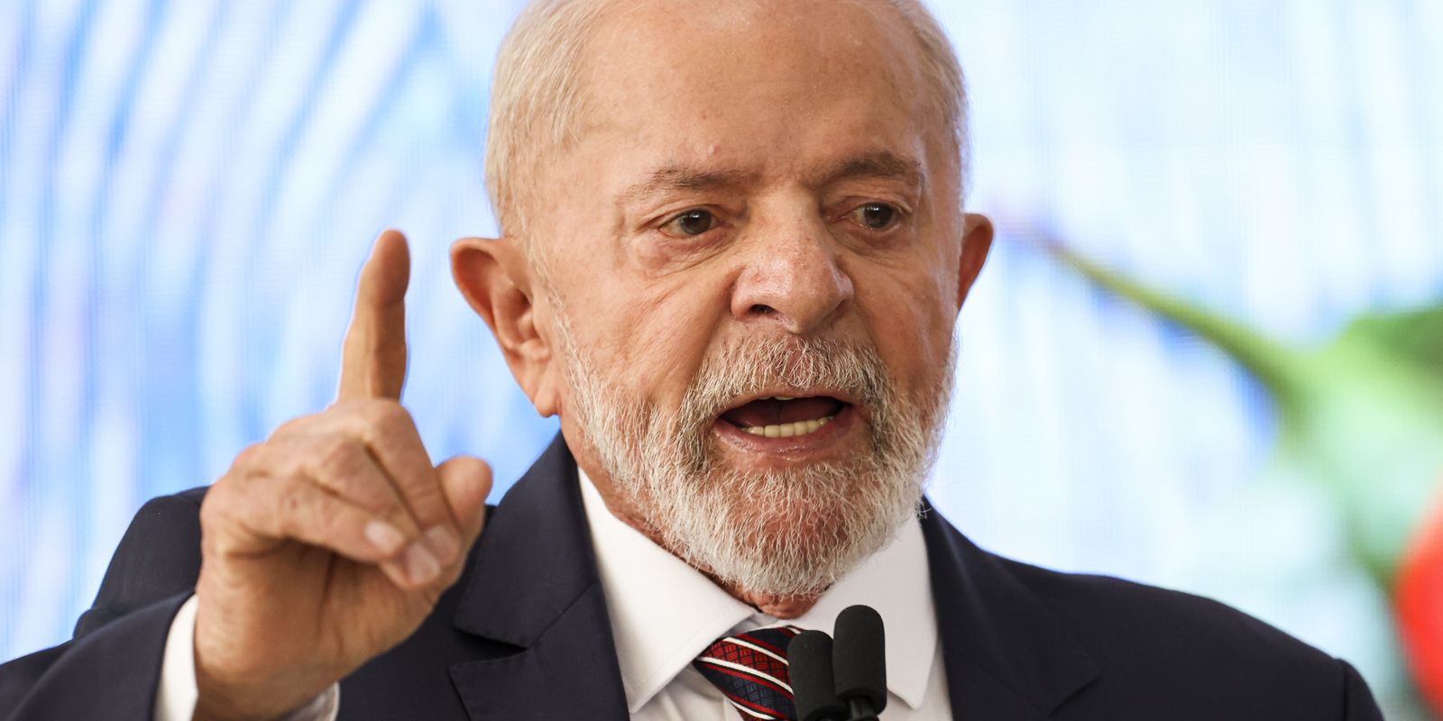 Vitória de Kamala Harris é mais segura para a democracia, diz Lula