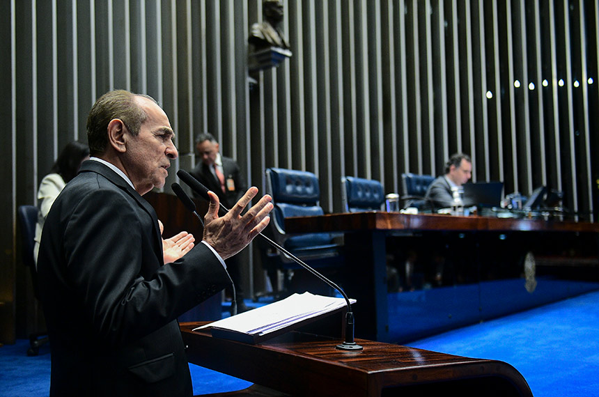 Aprovada PEC que corta gastos e restringe abono do PIS/Pasep — Senado Notícias