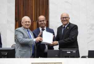 No dia 2/12, o chefe do Legislativo, deputado Ademar Traiano (PSD),  entregou as reinvidicações ao presidente da Comissão de Orçamento, deputado Luiz Claudio Romanelli (PSD), e ao relator do orçamento, deputado Evandro Araújo (PSD).