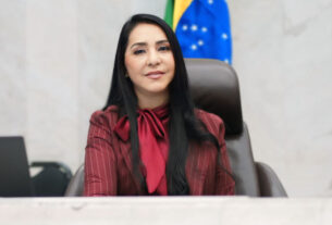 A deputada Cantora Mara Lima (Repblicanos) é a presidente da Comissão de Defesa dos Direitos da Mulher.