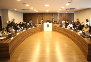 Reunião ocorreu no início da tarde desta terça-feira (3), no Auditório Legislativo.