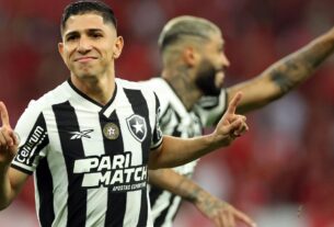 Botafogo derrota Inter e joga por um empate para ser campeão domingo