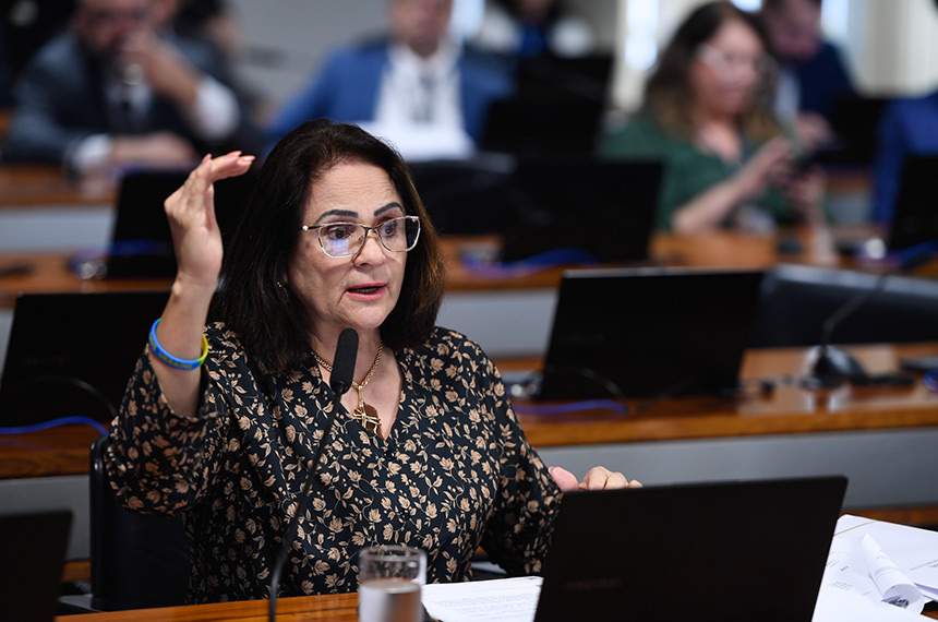 CAE aprova licença maior para mães de recém-nascidos com deficiência — Senado Notícias