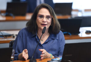 Em pronunciamento, à bancada, relatora do PL 1.993/2024, senadora Damares Alves (Republicanos-DF).