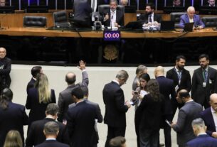 Câmara aprova urgência para corte de gastos e governo promete negociar