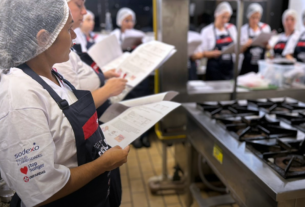 Com apoio do BNDES, projeto oferece formação gastronômica para pessoas em situação de vulnerabilidade social — Agência Gov