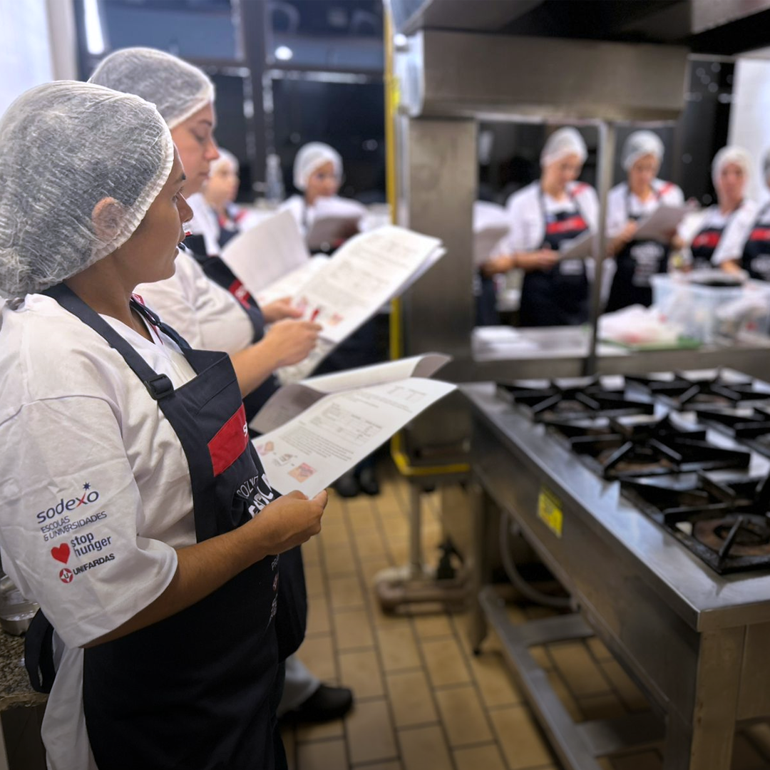 Com apoio do BNDES, projeto oferece formação gastronômica para pessoas em situação de vulnerabilidade social — Agência Gov