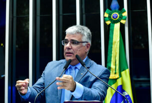 Em discurso, à tribuna, senador Eduardo Girão (Novo-CE).