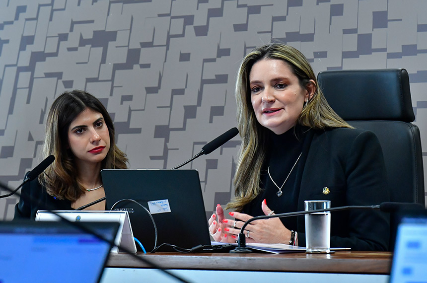 Comissão Mista de Combate à Violência contra a Mulher aprova relatório — Senado Notícias