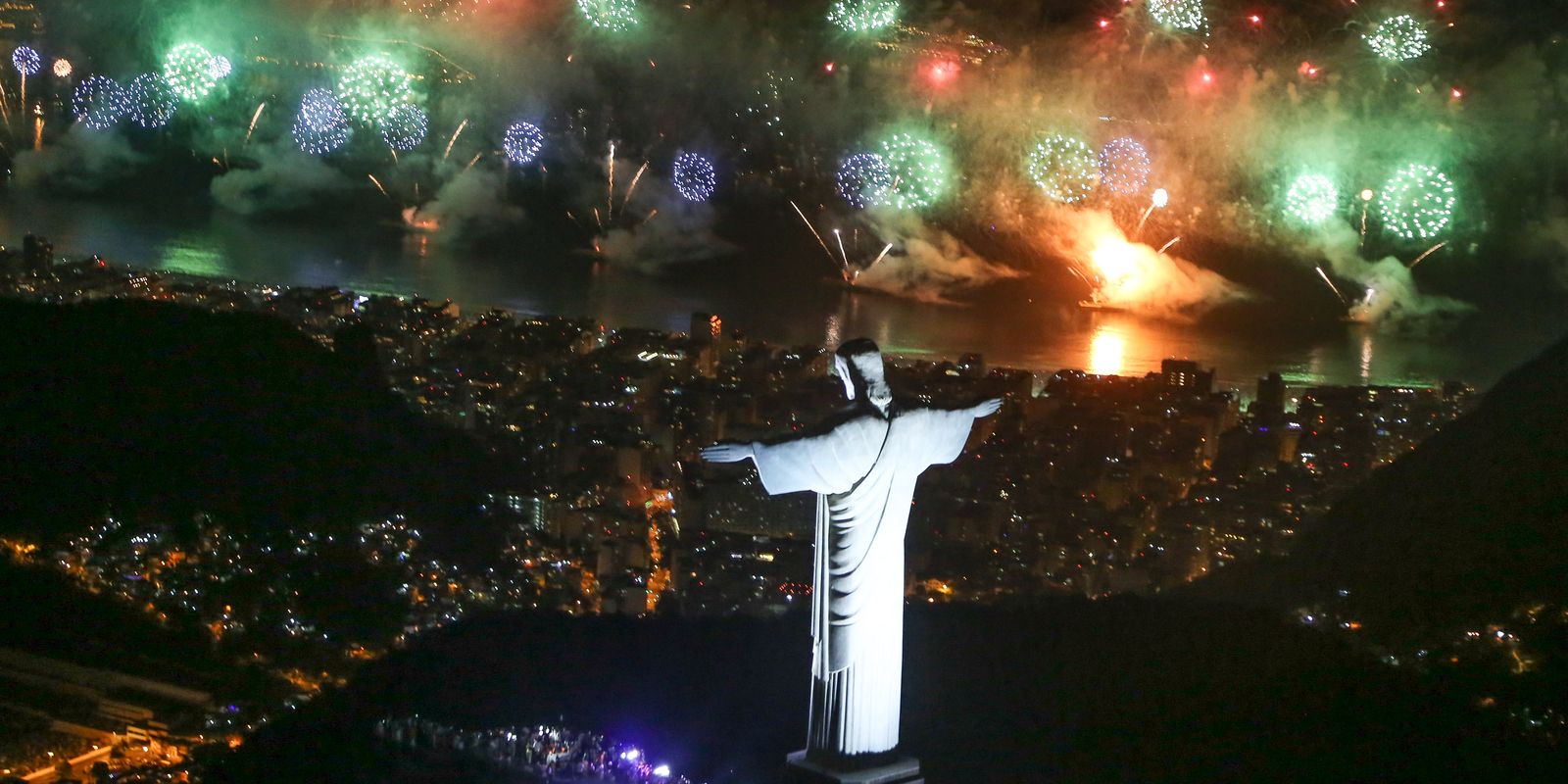 Corpo de Bombeiros e Polícia Civil vistoriam fogos de Copacabana