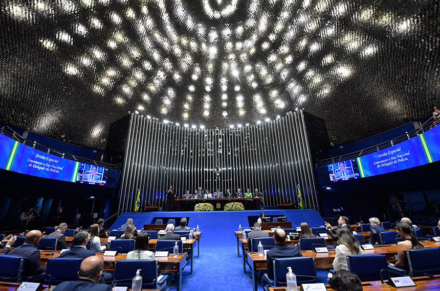 Delegados apontam avanços e desafios da carreira em sessão especial — Senado Notícias