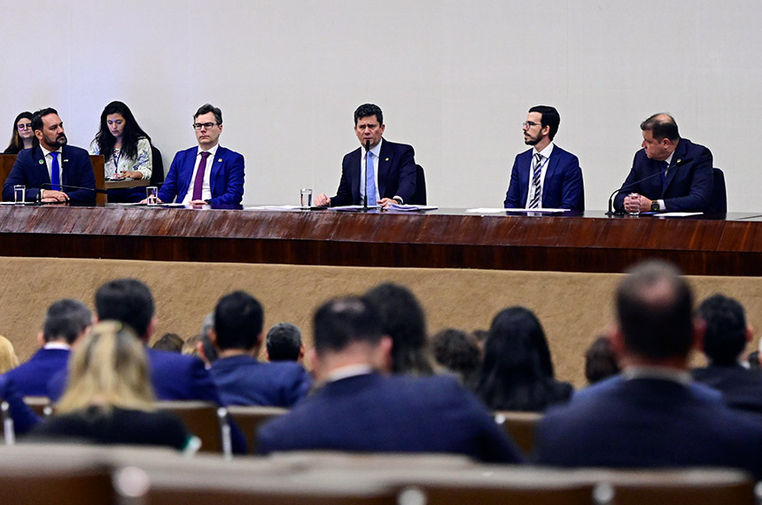 À mesa, presidente e requerente desta sessão, senador Sergio Moro (União-PR).